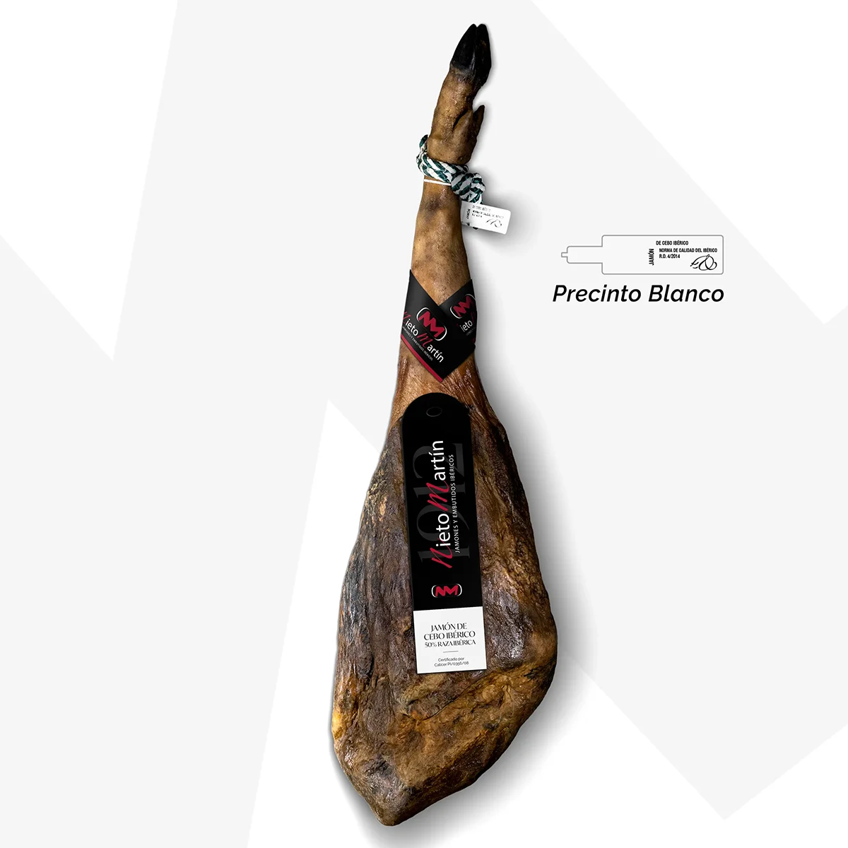 Jamón de Cebo Ibérico 50% Raza Ibérica Nieto Martín, pieza curada con sabor suave y textura jugosa