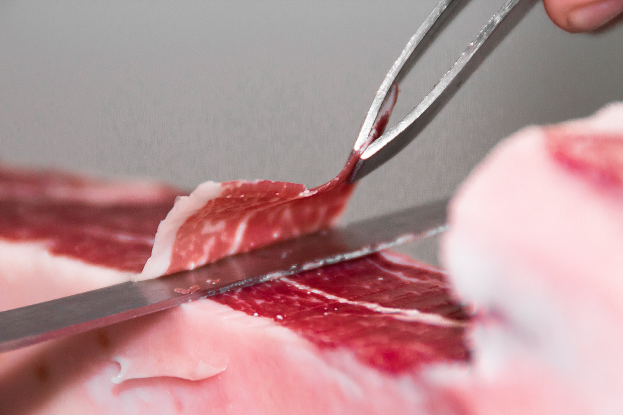 Qué es la tirosina: descubre qué son los puntos blancos del jamón